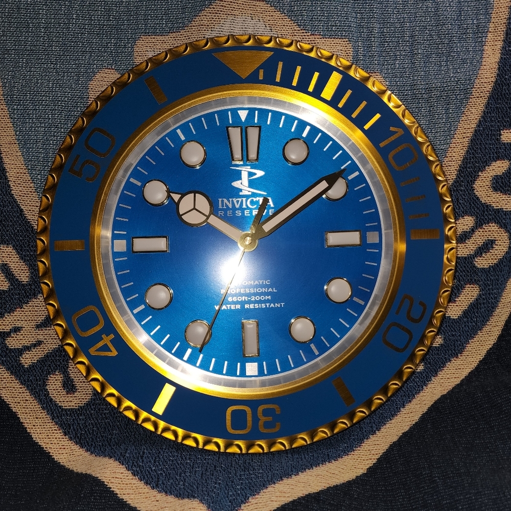 INVICTA pro diver 14" wall clock